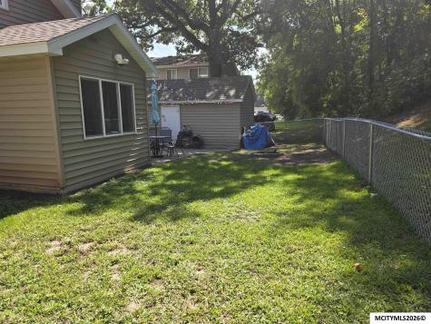 1008 N Georgia Mason City IA 50401