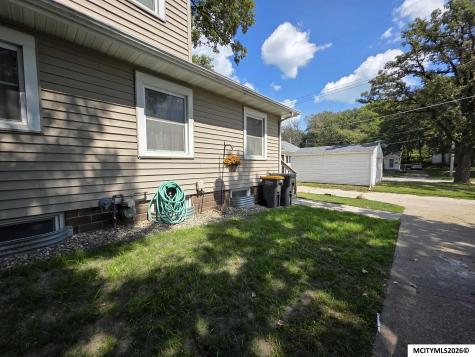 1008 N Georgia Mason City IA 50401