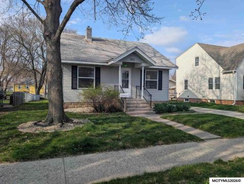 832 9th NE Mason City IA 50401
