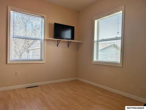 832 9th NE Mason City IA 50401
