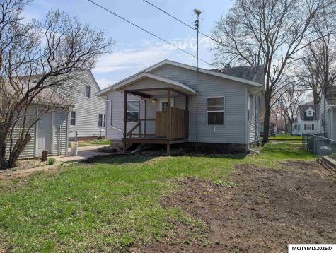 832 9th NE Mason City IA 50401