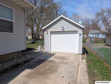 832 9th NE Mason City IA 50401