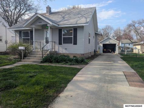 832 9th NE Mason City IA 50401