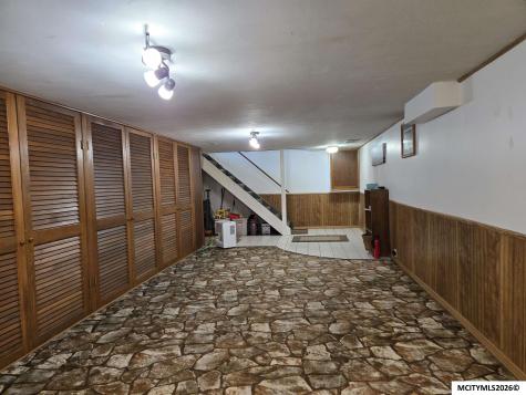 1006 N Taylor Mason City IA 50401
