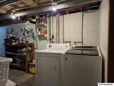 1006 N Taylor Mason City IA 50401