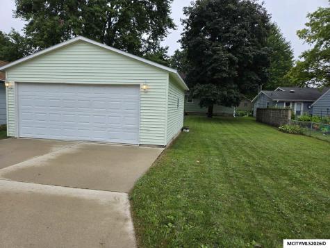 1006 N Taylor Mason City IA 50401