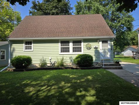 1006 N Taylor Mason City IA 50401