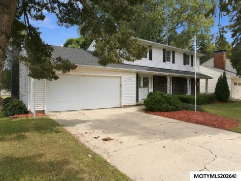 109 Lakeview Drive Mason City IA 50401
