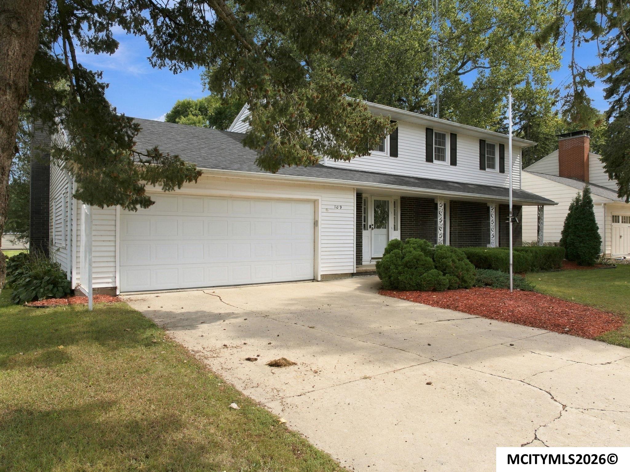 109 Lakeview Drive Mason City IA 50401