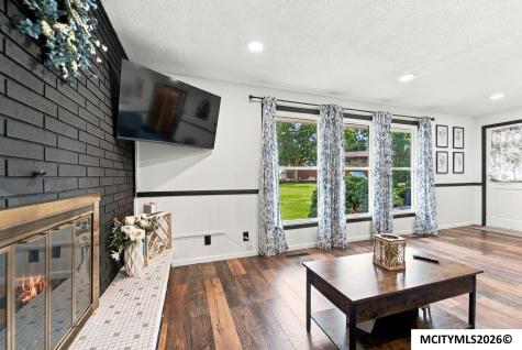 109 Lakeview Drive Mason City IA 50401