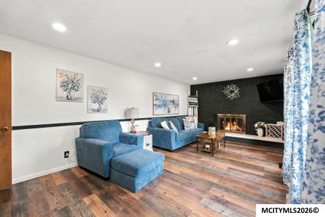 109 Lakeview Drive Mason City IA 50401