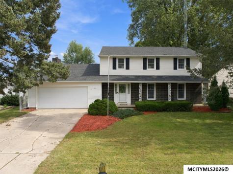 109 Lakeview Drive Mason City IA 50401