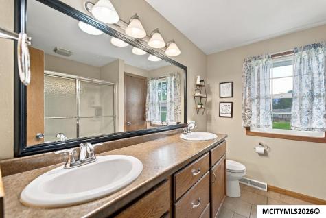 109 Lakeview Drive Mason City IA 50401