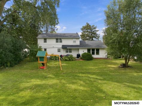 109 Lakeview Drive Mason City IA 50401