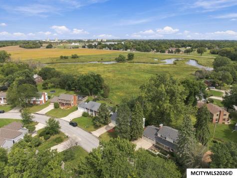 109 Lakeview Drive Mason City IA 50401
