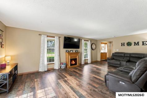 109 Lakeview Drive Mason City IA 50401