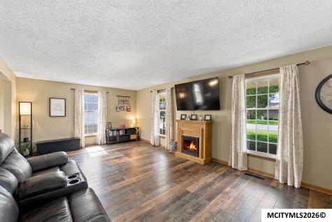 109 Lakeview Drive Mason City IA 50401