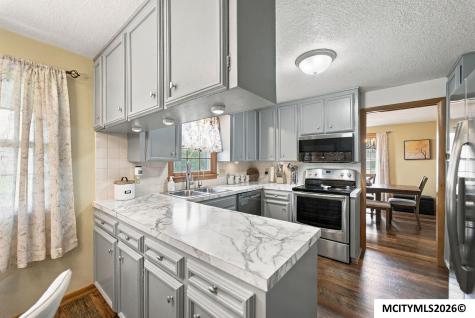 109 Lakeview Drive Mason City IA 50401