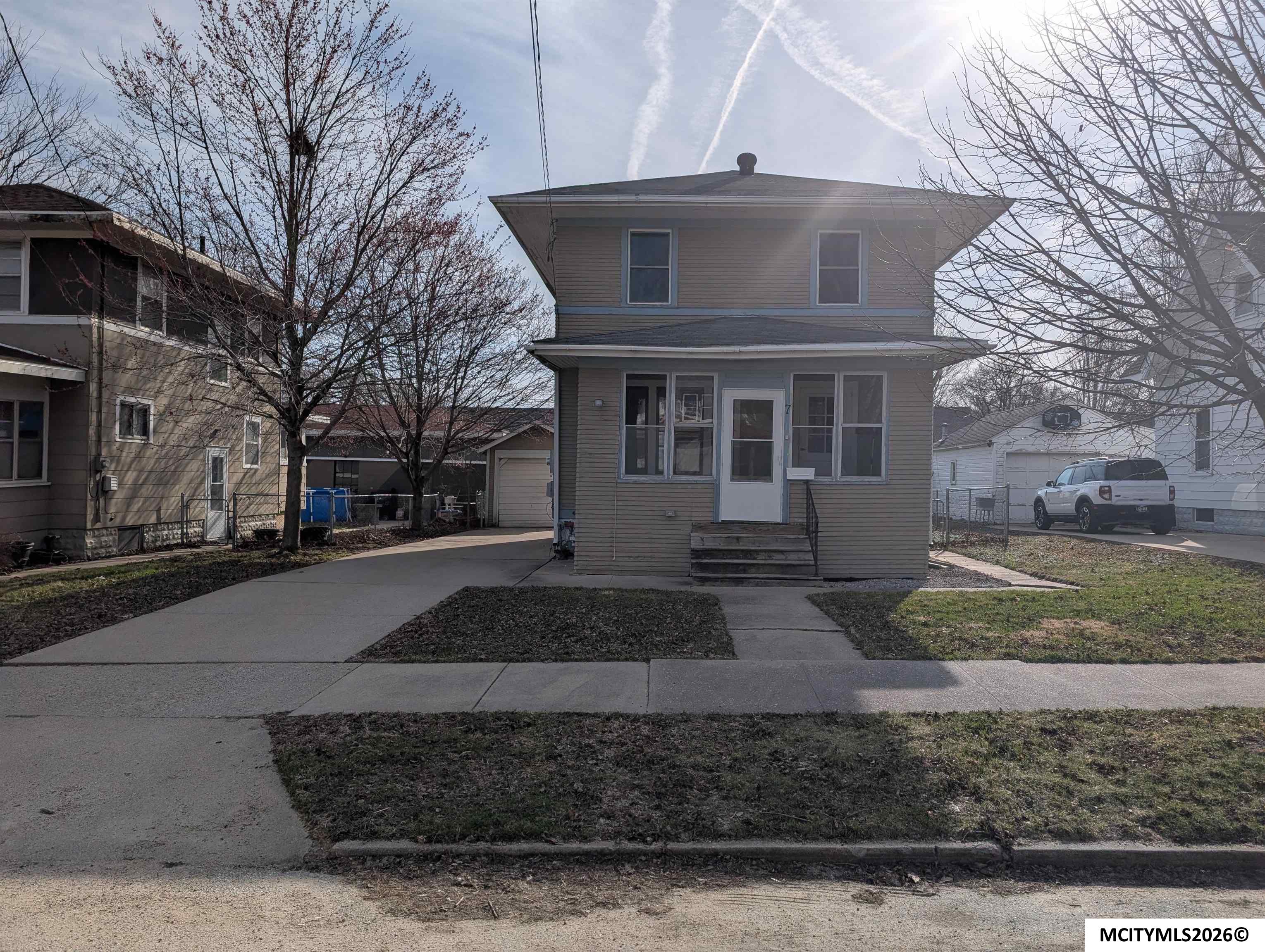 7 S Louisiana Mason City IA 50401