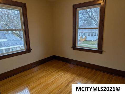 7 S Louisiana Mason City IA 50401