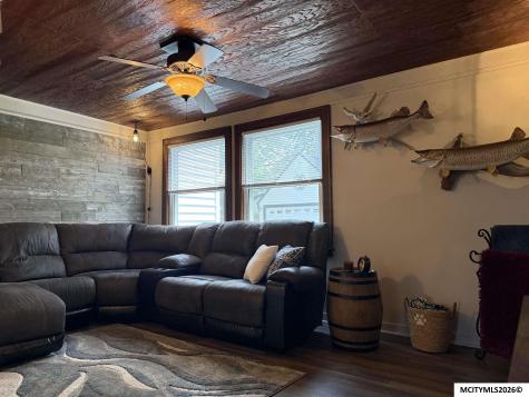 115 S Kentucky Mason City IA 50401