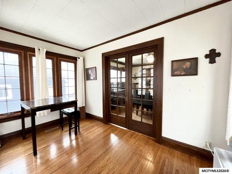 233 7th NW Mason City IA 50401