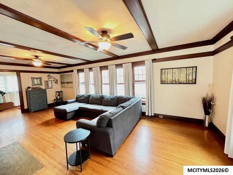 233 7th NW Mason City IA 50401
