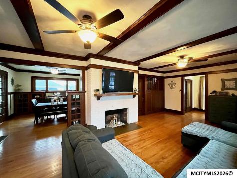 233 7th NW Mason City IA 50401