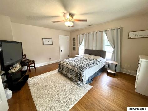 233 7th NW Mason City IA 50401