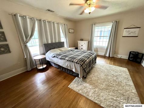 233 7th NW Mason City IA 50401