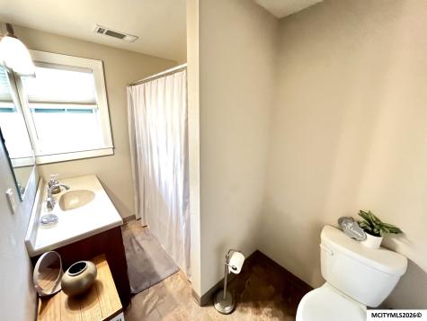 233 7th NW Mason City IA 50401