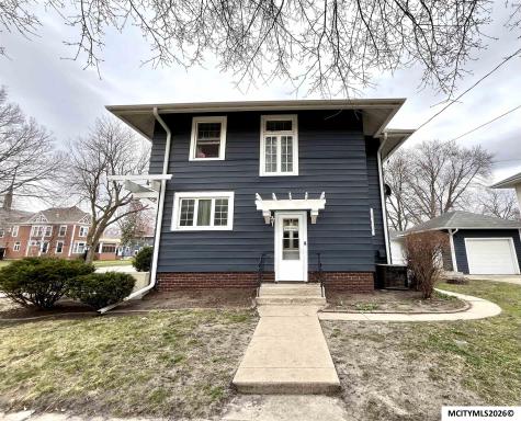 233 7th NW Mason City IA 50401