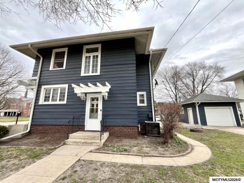 233 7th NW Mason City IA 50401
