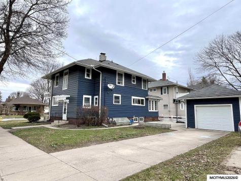 233 7th NW Mason City IA 50401