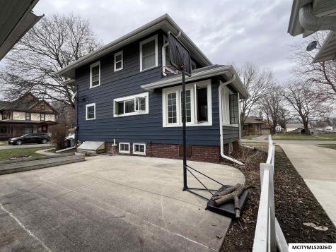 233 7th NW Mason City IA 50401
