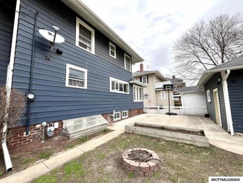 233 7th NW Mason City IA 50401
