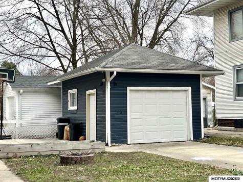 233 7th NW Mason City IA 50401