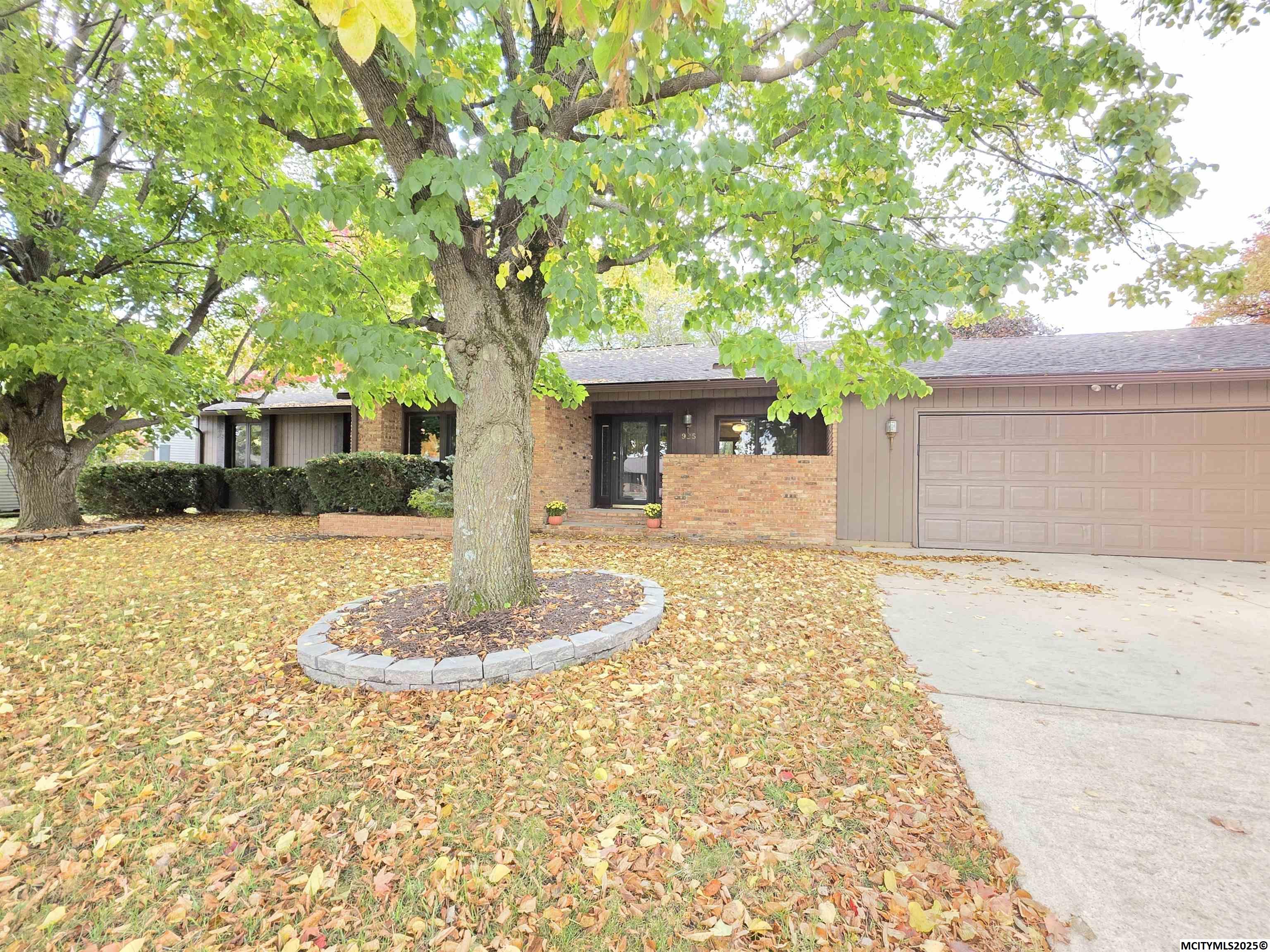 925 Briarstone Drive Mason City IA 50401