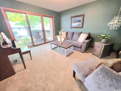 925 Briarstone Drive Mason City IA 50401