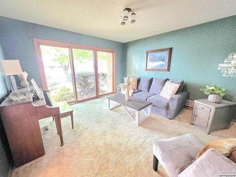 925 Briarstone Drive Mason City IA 50401