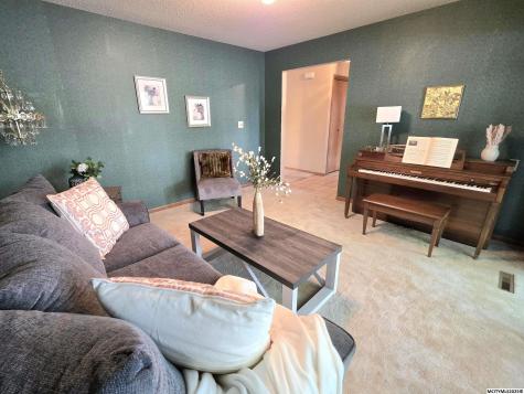 925 Briarstone Drive Mason City IA 50401