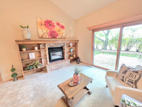 925 Briarstone Drive Mason City IA 50401