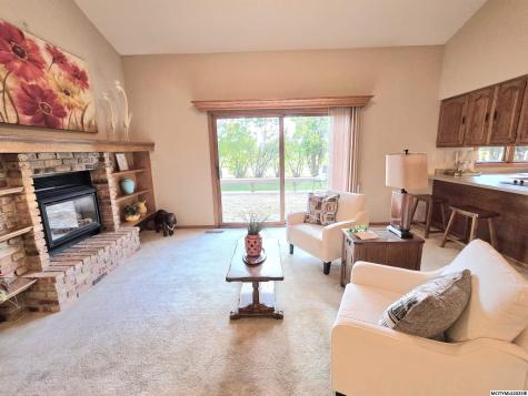 925 Briarstone Drive Mason City IA 50401