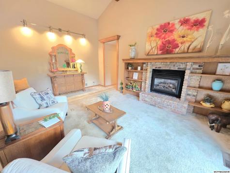 925 Briarstone Drive Mason City IA 50401