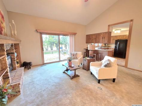 925 Briarstone Drive Mason City IA 50401