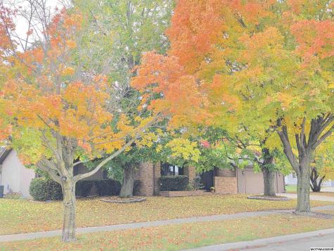 925 Briarstone Drive Mason City IA 50401