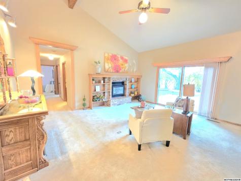 925 Briarstone Drive Mason City IA 50401