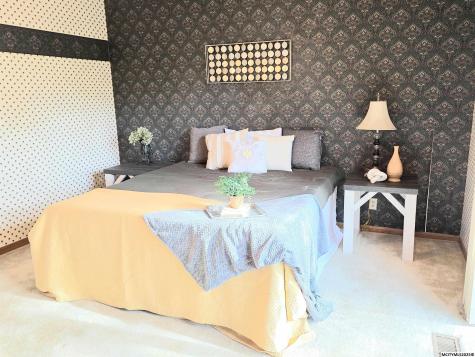 925 Briarstone Drive Mason City IA 50401