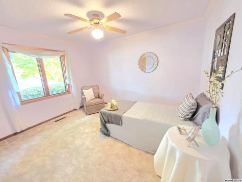 925 Briarstone Drive Mason City IA 50401