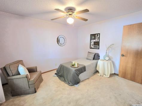 925 Briarstone Drive Mason City IA 50401